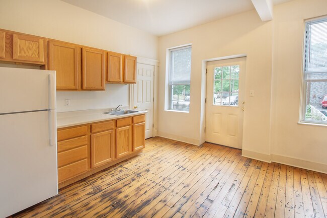 Building Photo - 328 Franklin Ave