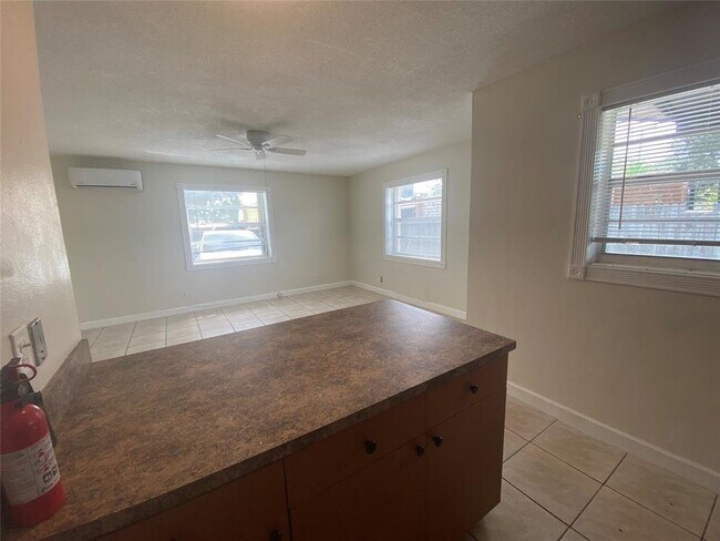 Building Photo - 240 Southwest 23rd Street Apt #4, Fort Lau...