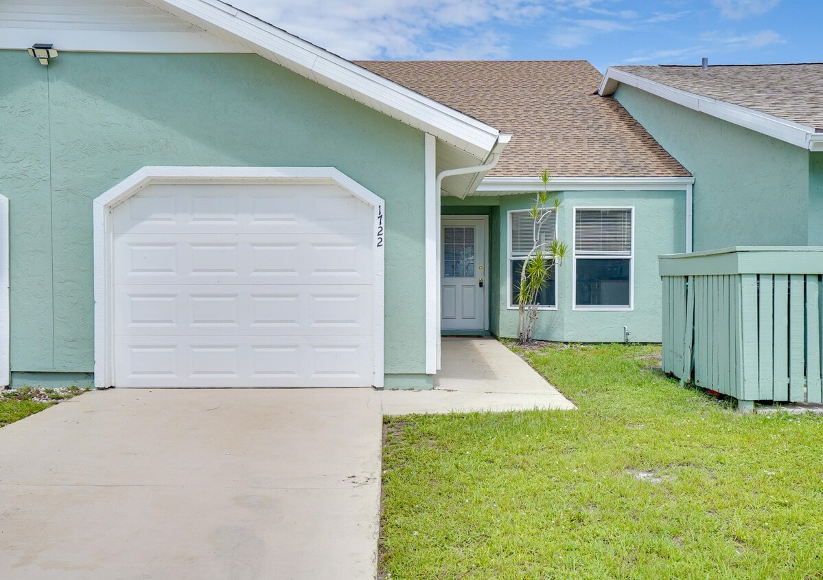 Primary Photo - 1722 SE Balmoral Ct