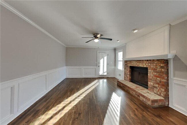 Foto del edificio - 1059 Rockcrest Dr