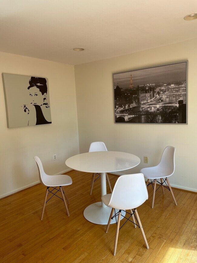 Foto del edificio - 6403 Knapsack Ln