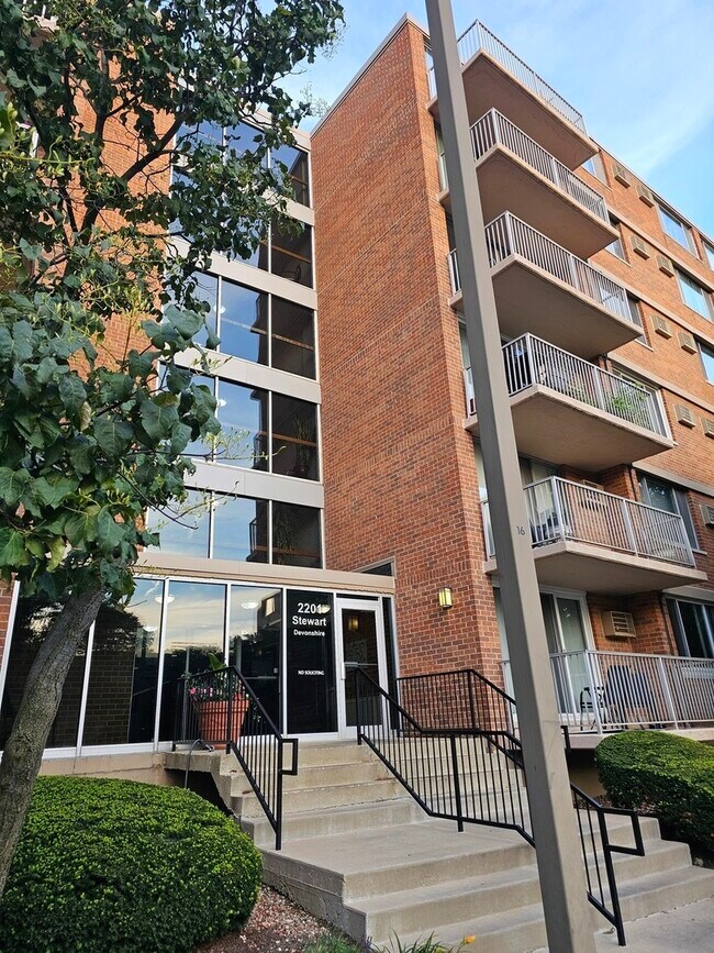 Foto del edificio - 2201 S Stewart Ave