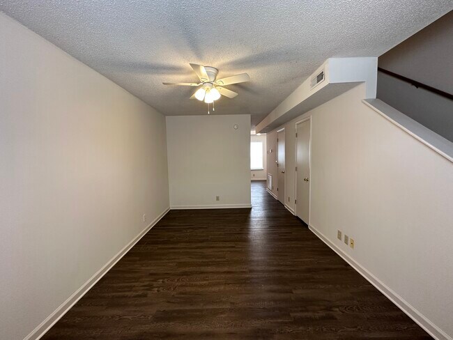 Building Photo - 2305 Raleigh Ct