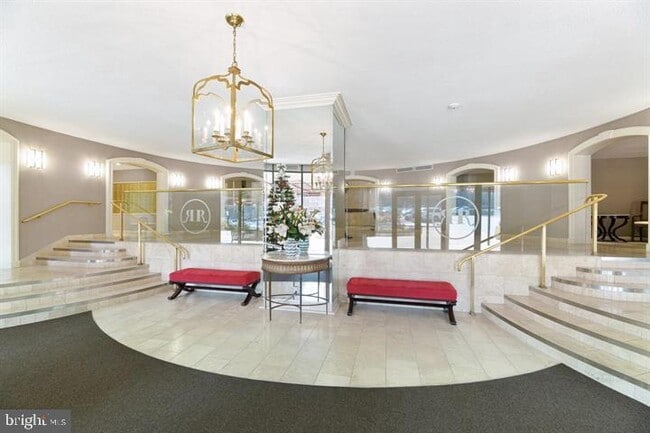 Foto del edificio - 8370 Greensboro Dr