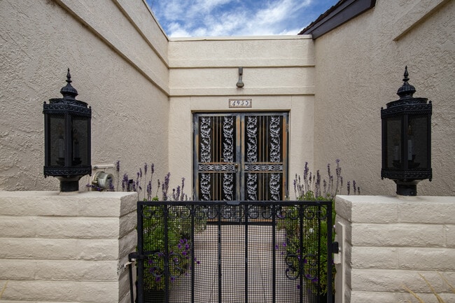 Foto del edificio - 4953 Lakeridge Terrace W