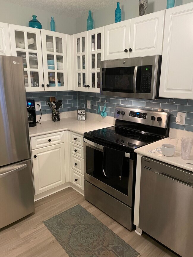 Kitchen - 4140 Breezewood Dr
