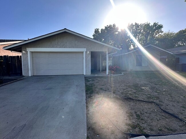 Building Photo - APPLY FOR THIS BEAUTIFUL HOME TODAY!