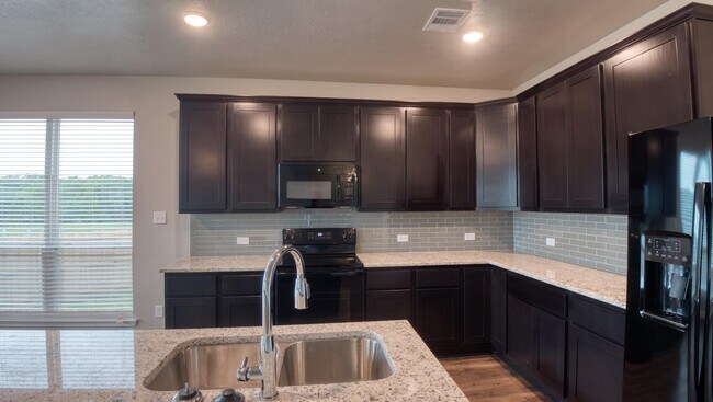 Building Photo - 1328 Kingsgate Dr