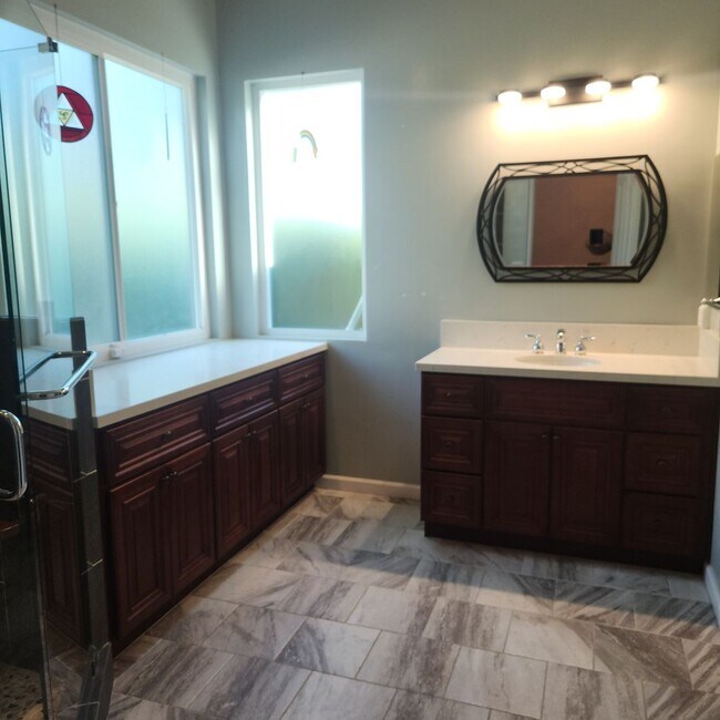 Foto del edificio - Single Level House in Carlsbad, 4 bed 2.5 bath, 3 car garage on a Cul de sac