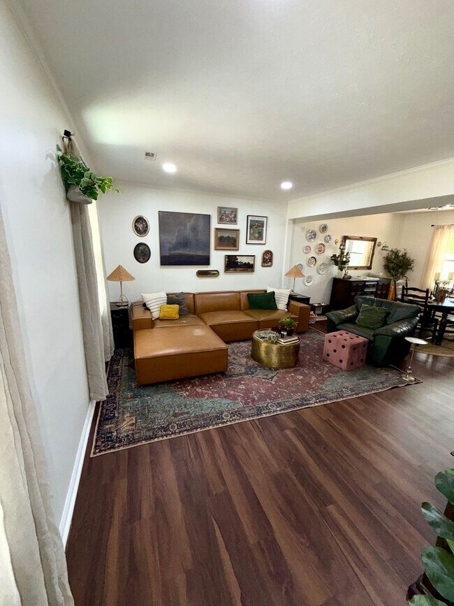 Foto del edificio - 4 Bed 1 Bath Home for Rent in Newport News!