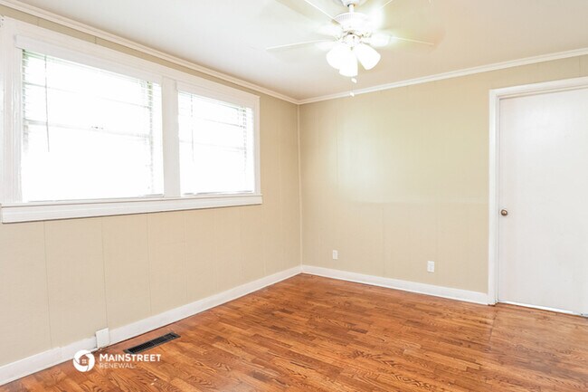 Building Photo - 3130 Ashwood Rd