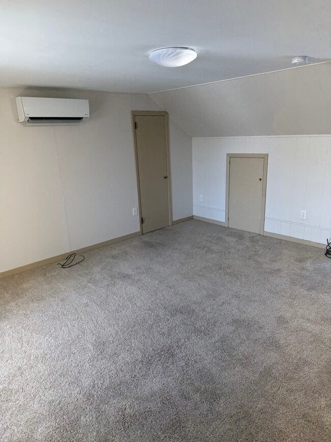 Building Photo - 49 E High St