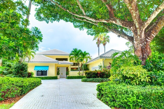 Foto del edificio - 2425 Golf Brook Dr
