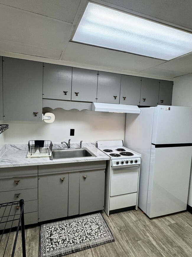 Building Photo - Cute 1 bed, 1 bath apartment in town for rent! No Pets/No Smoking