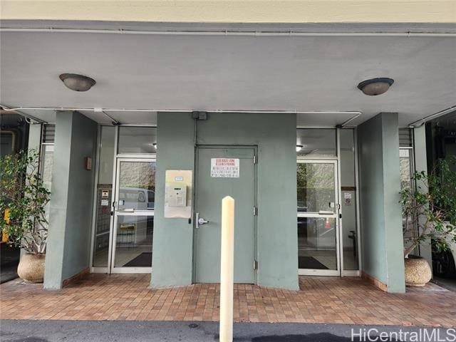 Building Photo - 620 McCully St