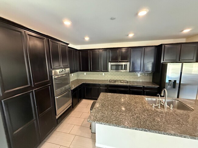 Foto del edificio - 24122 Village Cir Dr