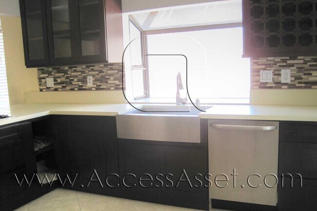 Foto del edificio - Charming 3 Bed/2 Bath Home In Desirable Ch...