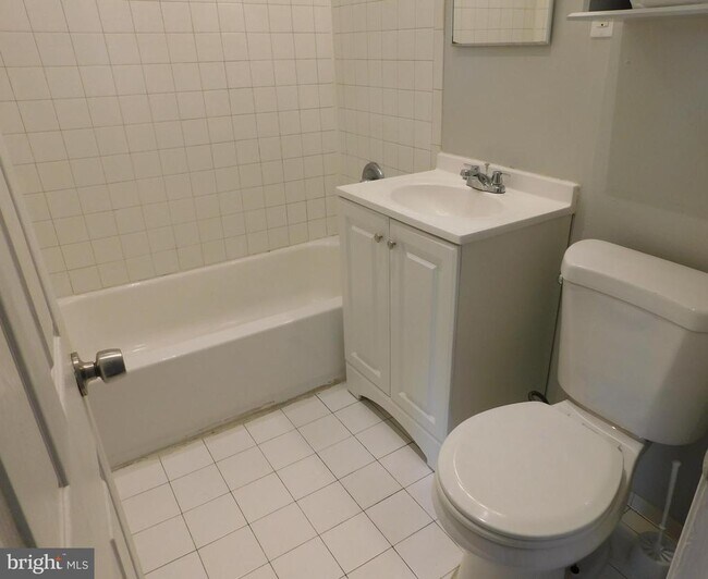 Building Photo - 4243 Princeton Ave