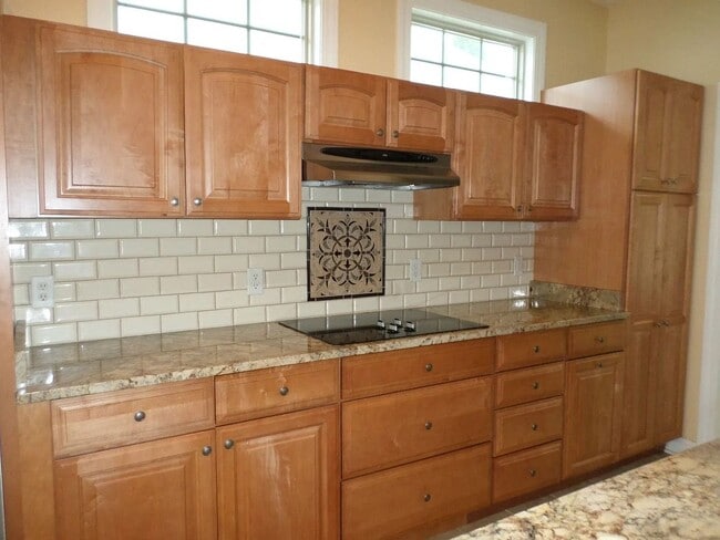 Building Photo - Bright and Spacious 3-Bedroom Home with Su...