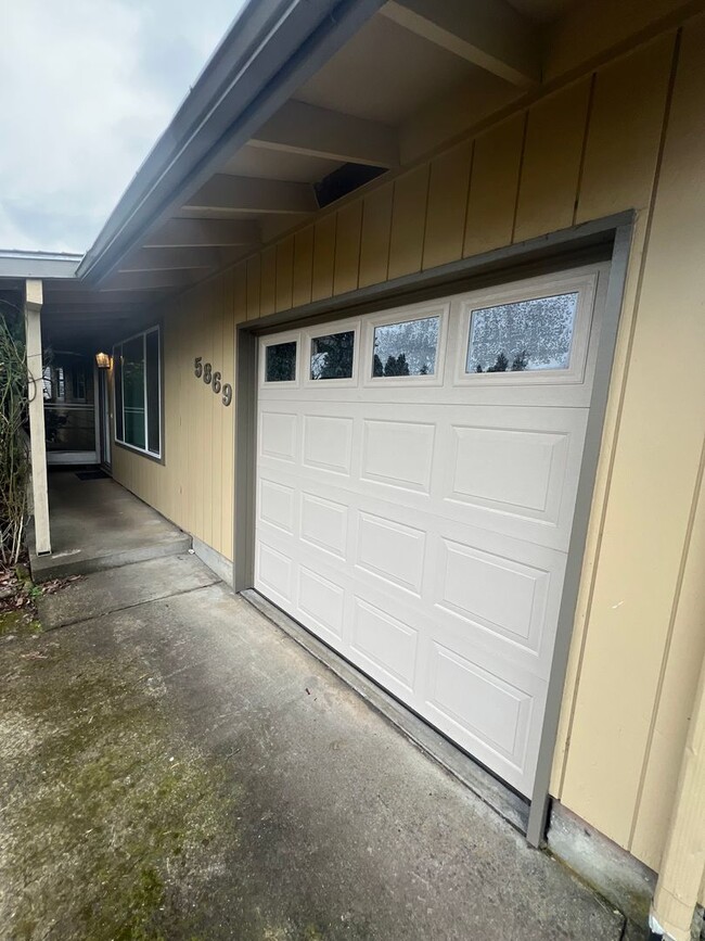 Building Photo - A great connection make all the difference!