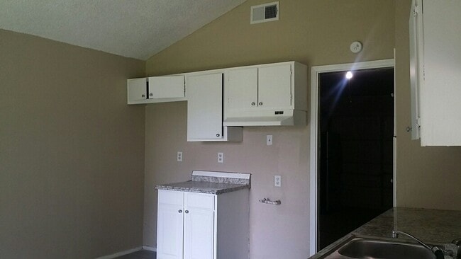 Building Photo - 12710 Redfern Dr
