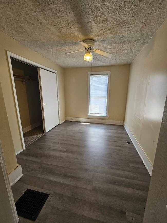 Building Photo - 204/206/208 N Fort Wayne St