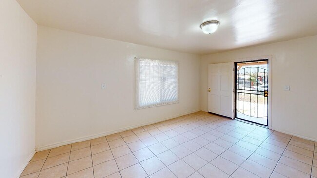 Building Photo - 939 E 111th Dr