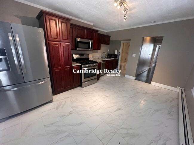 Building Photo - 20 Linden St