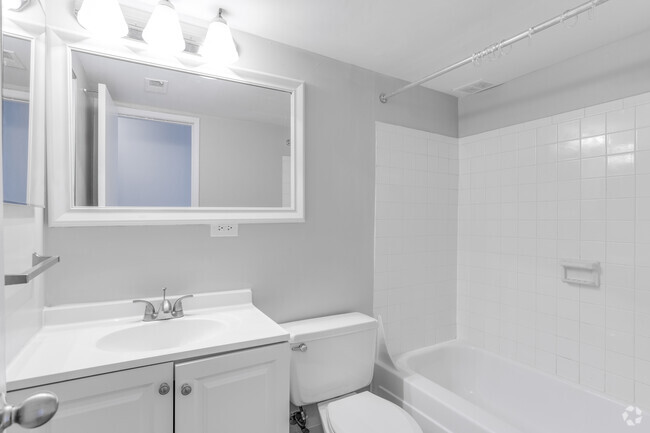 2BR, 2BA - 980SF - Bathroom - Yorkshire Realty