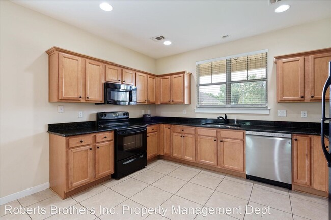Building Photo - 4 br, 2.5 bath House - 8795 Bainbridge Drive