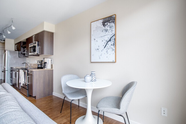 Building Photo - 215 10th Ave E