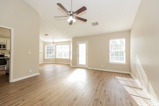 Building Photo - 106 Lyndhurst Dr