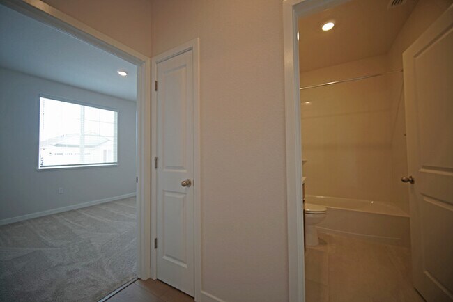 Foto del edificio - Brand-New 3-Bedroom Home in Placer One – Solar, EV Charging & More!