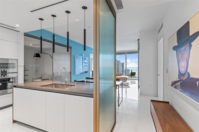 Foto del edificio - 300 Biscayne Blvd Way