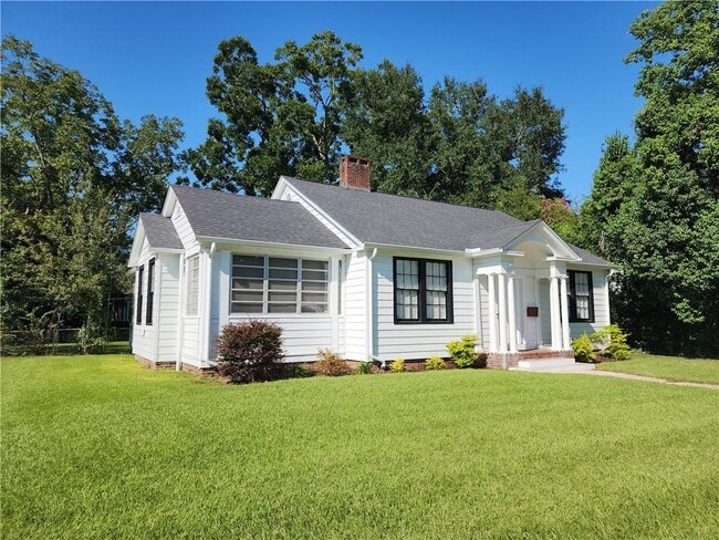 Building Photo - 2408 Dauphin St