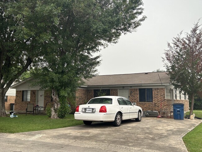 Foto del edificio - 218 Redbud Ln