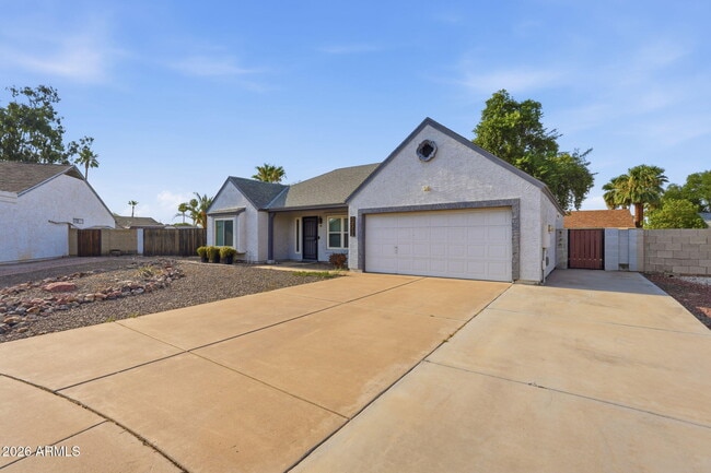 Building Photo - 1735 E Stephens Dr