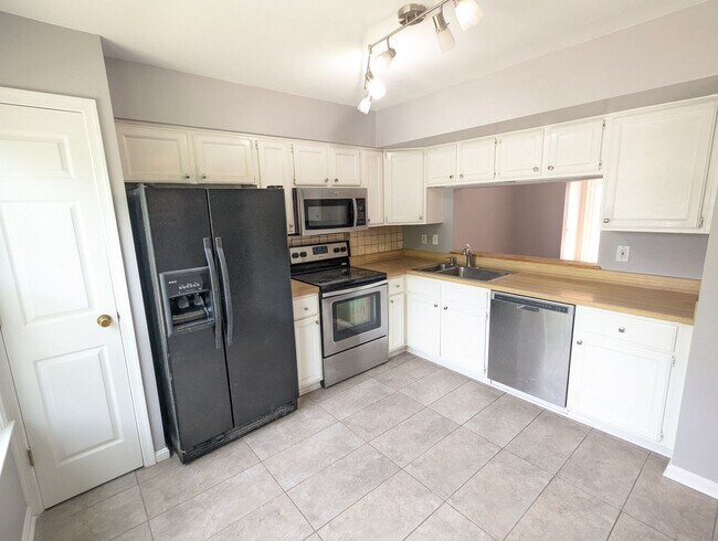 Foto del edificio - Beautifully maintained townhouse in Tuscar...
