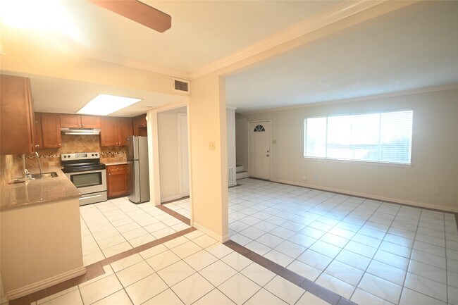 Foto del edificio - 8340 La Roche Ln