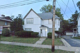 Building Photo - 415 N Sheridan Rd