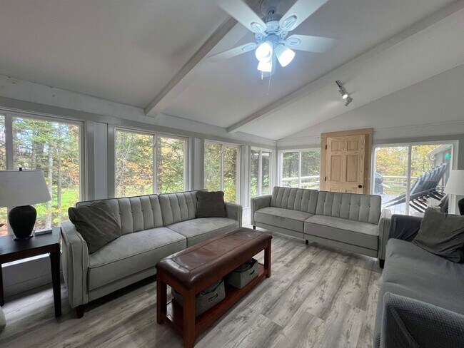 Foto del edificio - 112 Greensward Dr