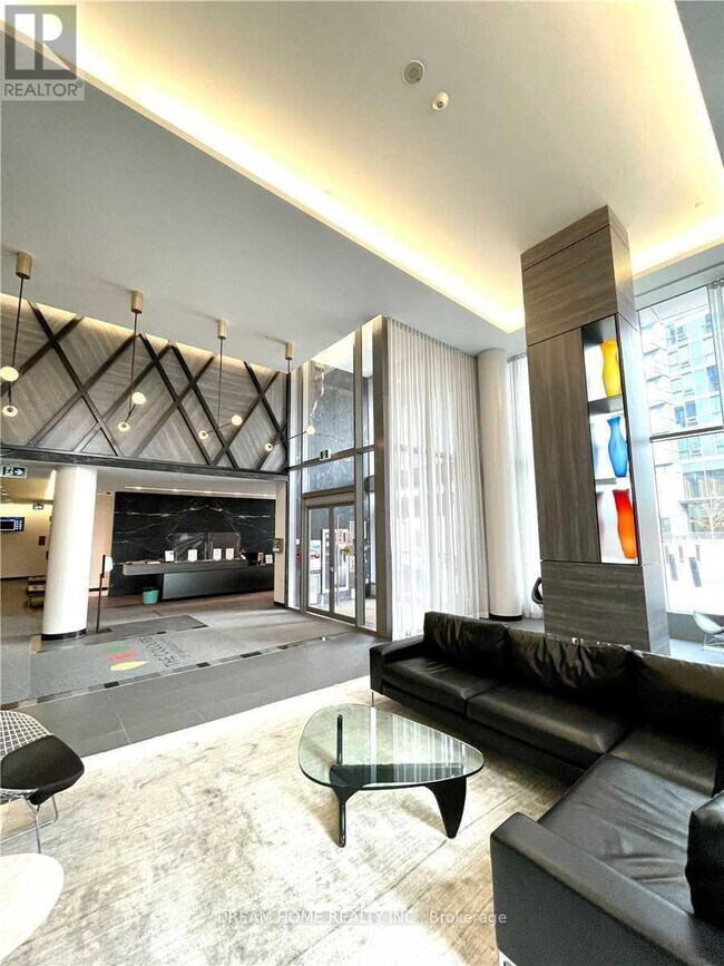 Building Photo - 52 Forest Manor Rd