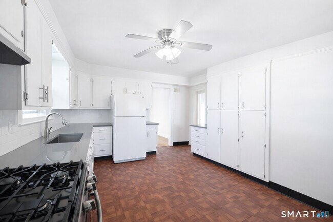 Building Photo - 40 Orchard Pl