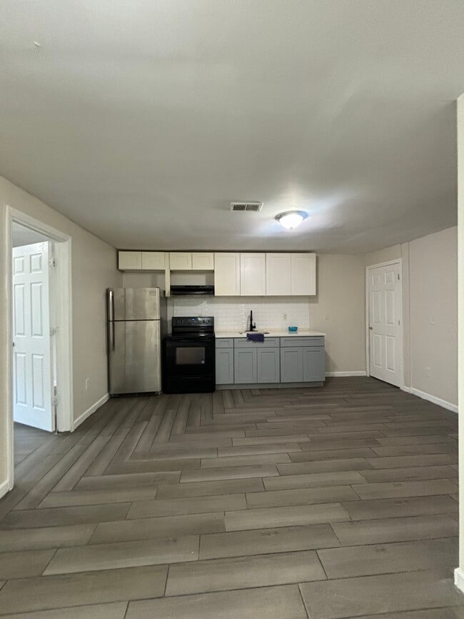 Building Photo - 241 Fabyan Pl