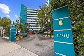 Building Photo - 1700 NW N River Dr
