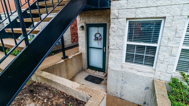 Building Photo - 1447 N Larrabee St