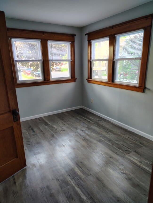 Building Photo - 153 Grove St