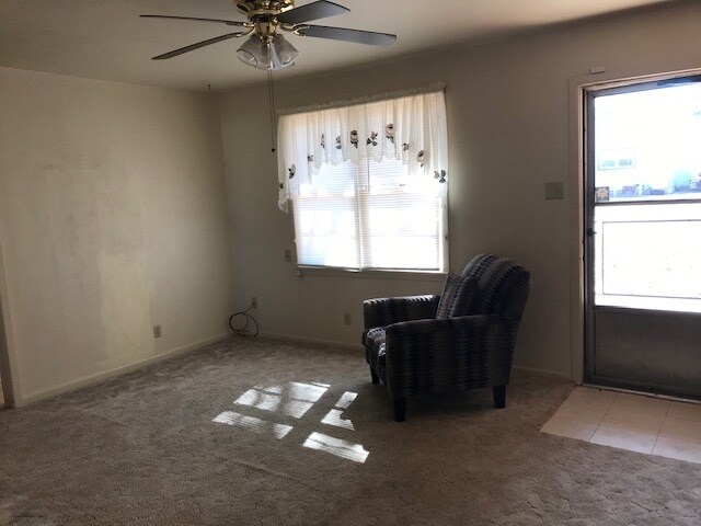 Foto del edificio - 3356 Russell Ave