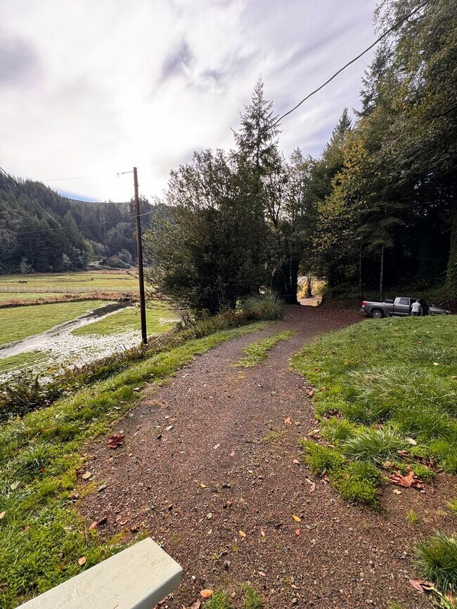 Foto del edificio - YOUR PACIFIC NORTHWEST RETREAT AWAITS! AV CHARGING STATION, GORGEOUS VIEWS, PRIVACY AND MORE!