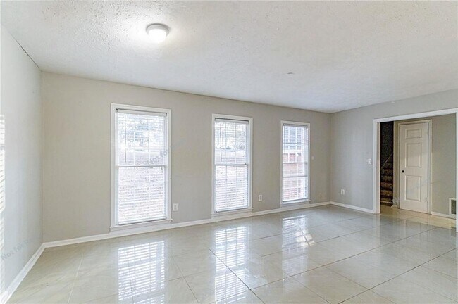Foto del edificio - 392 Harmony Grove Rd